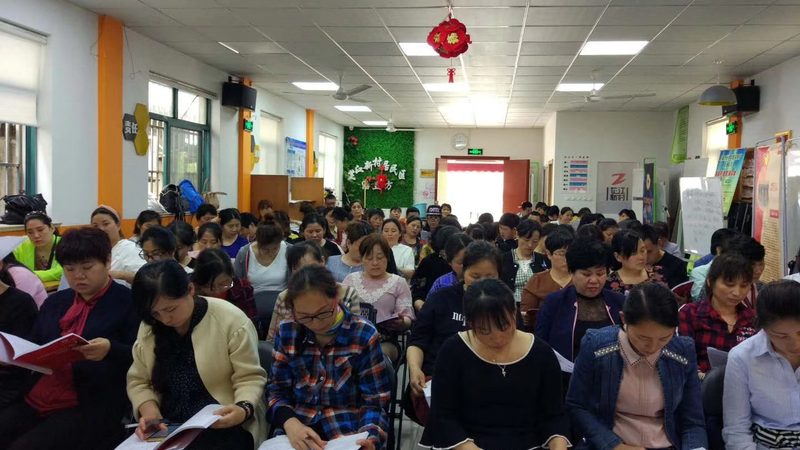 以下是根据宝宝月龄推荐的纸尿裤尺寸：